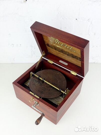 Музыкальная шкатулка