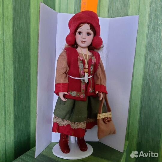 Кукла фарфоровая коллекционная