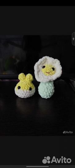 Много вязаных игрушек