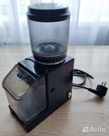 Итальянская жерновая кофемолка Saeco Mac 001