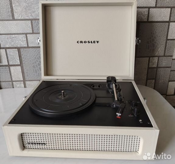 Виниловый проигрыватель crosley cr8017a-du4