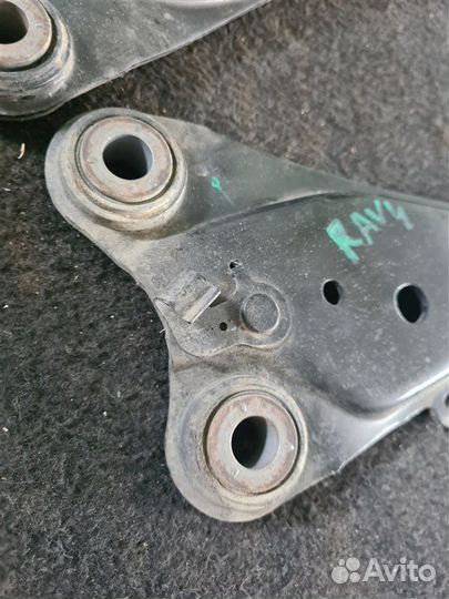 Рычаг подвески нижний задний Toyota Rav 4 2010