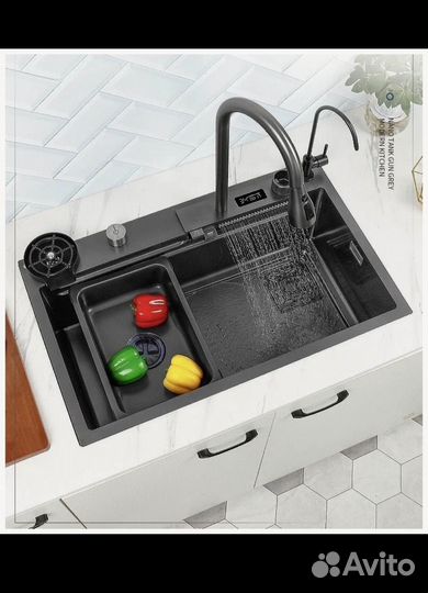 Функциональная кухонная мойка 