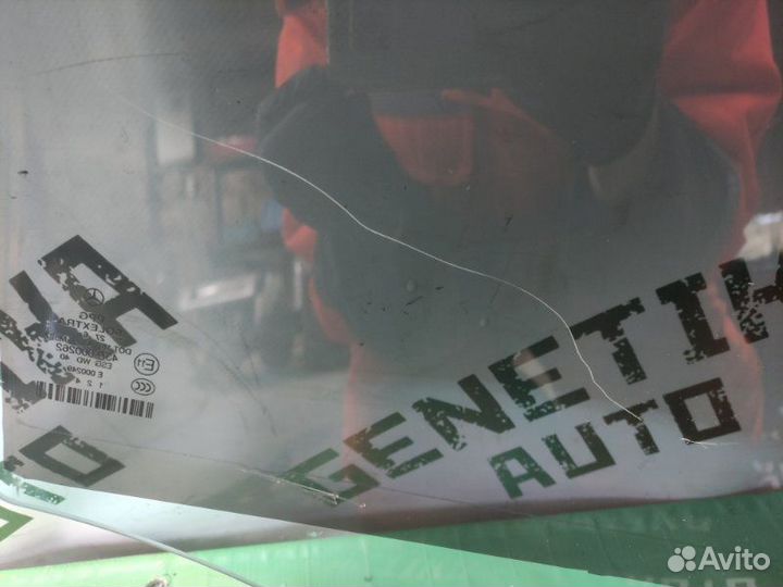 Стекло двери заднее левое Mercedes-Benz E Class