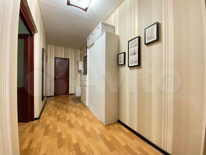 3-к. квартира, 90 м², 1/6 эт.