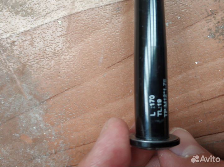 Ось задней втулки 12*170