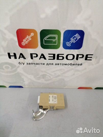 Блок управления бортовой сети Toyota Land Cruiser