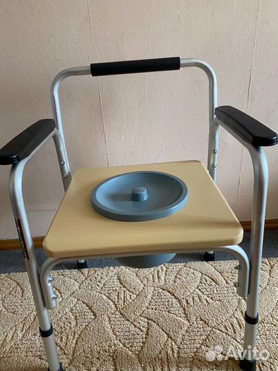 Кресло-стул с санитарным оснащением