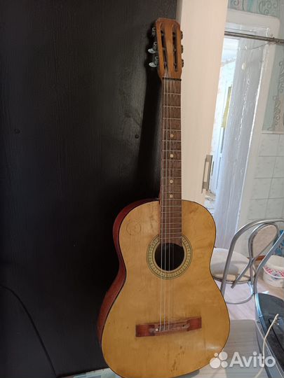Акустическая гитара
