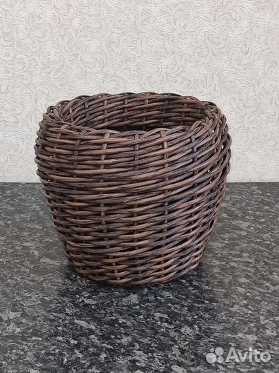 Кашпо из ротанга