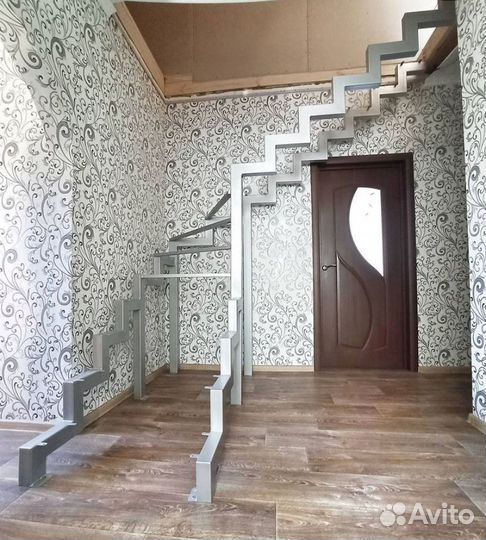 Лестница металлическая с отделкой