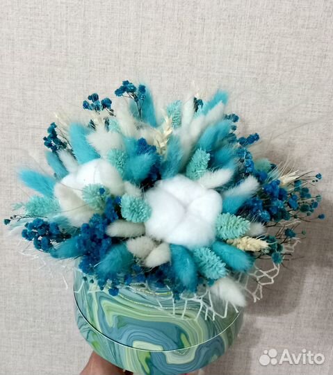 Сухоцветы в шляпной коробке