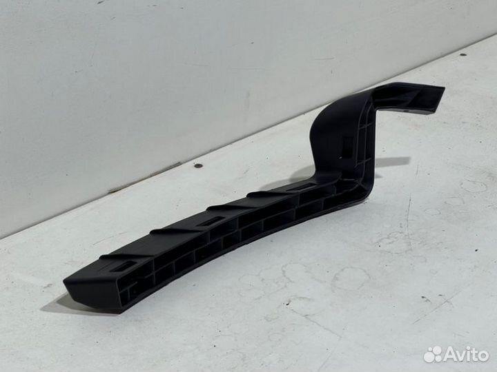 Крепление бампера(кронштейн) переднее левое Kia