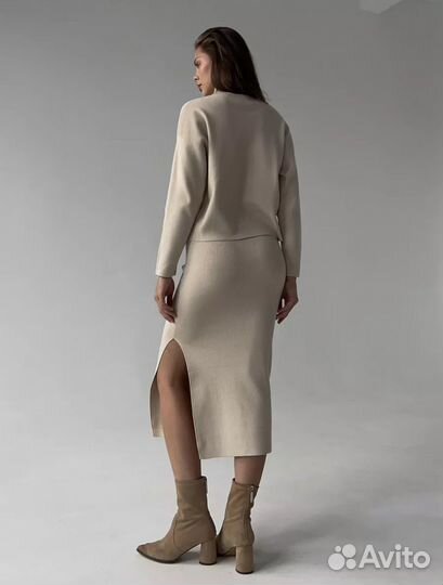 Костюм с юбкой трикотажный