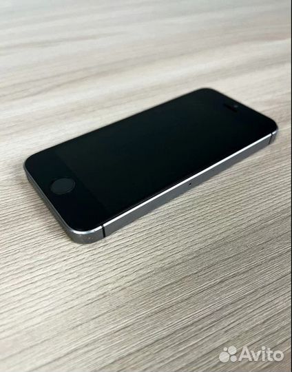 iPhone SE, 32 ГБ