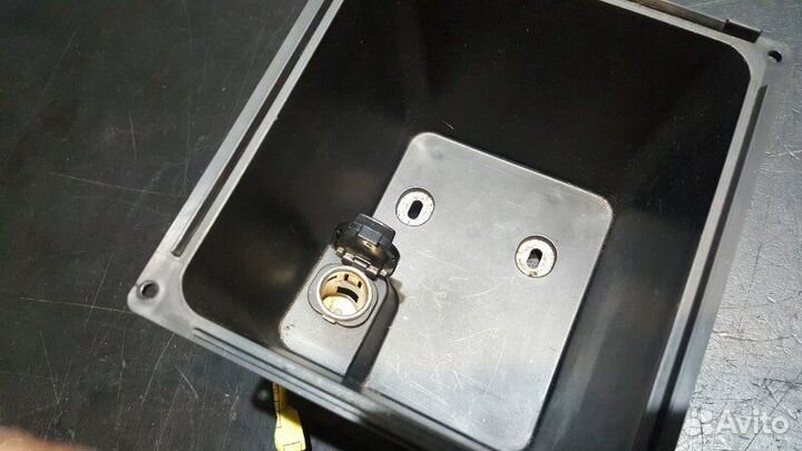 Бардачок Subaru Legacy IV BL BP 03-06