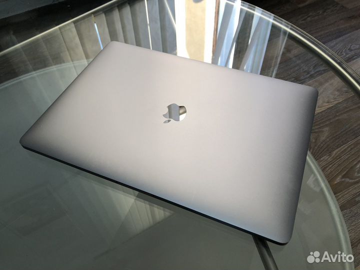 Macbook Pro 15 2019 i7/16/Pro 555X/256 SSD