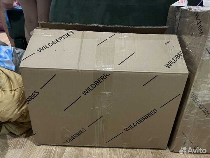 Коробка детских вещей, игрушек