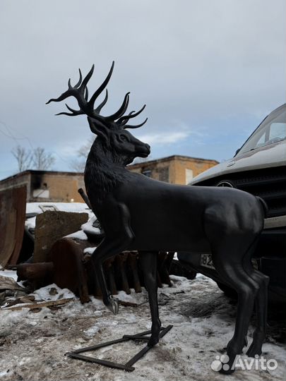 Олень кованый