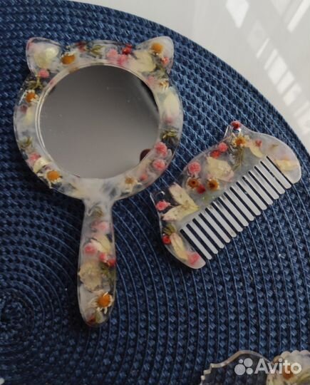 Подарок на 8 марта девочке расчёска, зеркальце