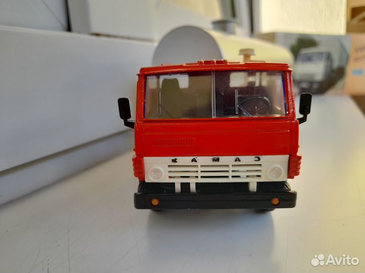 Камаз 5410 полуприцеп дс-164 битум 1:43 элекон