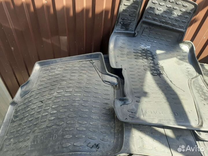 Автомобильные коврики резиновые