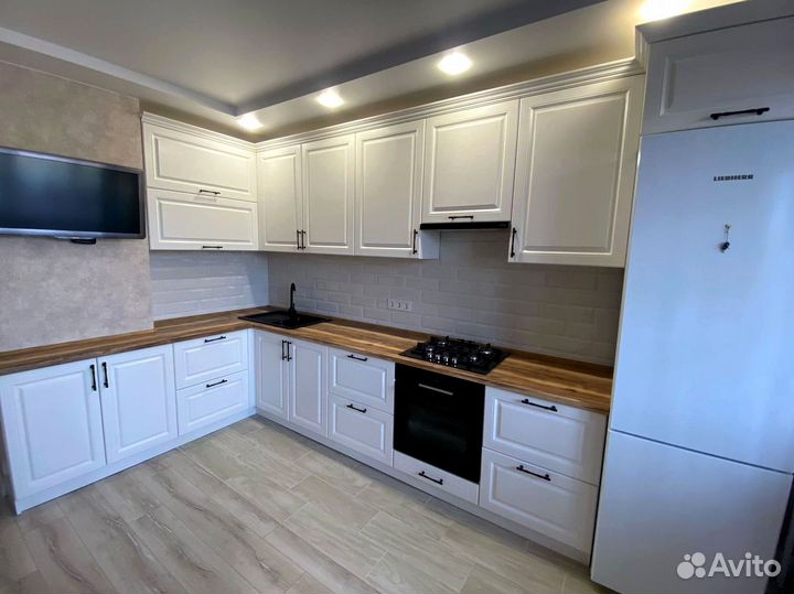 Угловой кухонный гарнитур классика