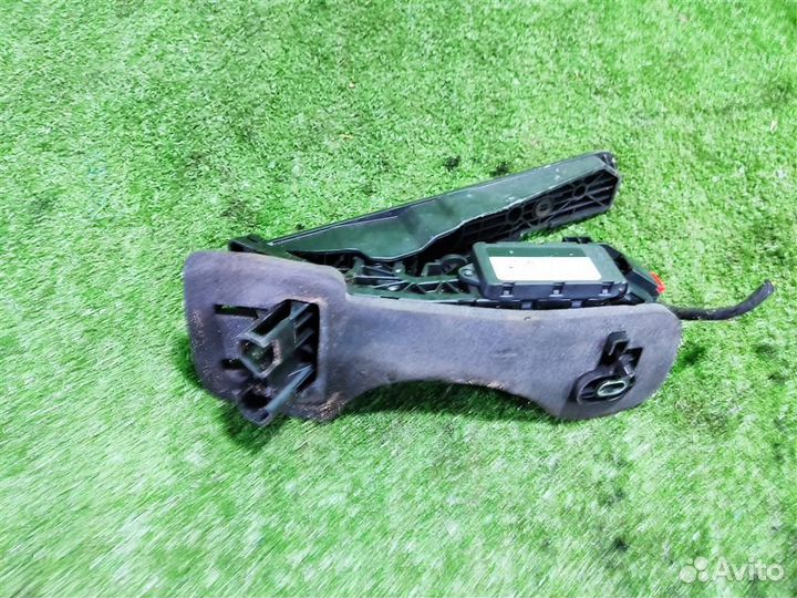 Педаль газа электронная volkswagen Caddy 3 2013