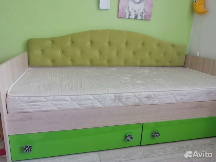 Набор детской мебели с кроватью