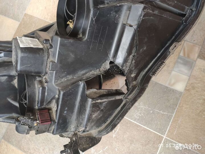 Opel Astra H фара правая