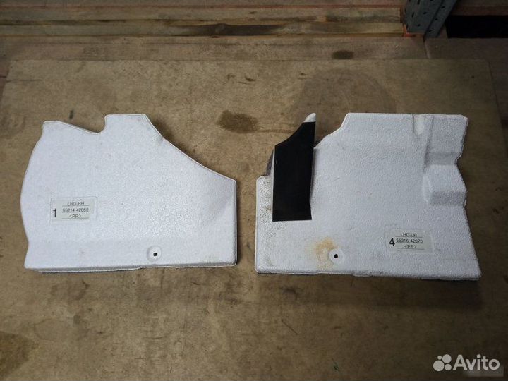 Уплотнитель пола багажника Toyota Rav4 30