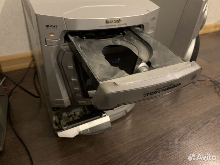 Музыкaльный цeнтp panаsoniс sа-ак200 и кoлонки