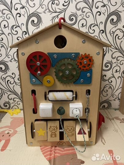 Бизиборд близилось Занятный Дом 40х60 см, Береза