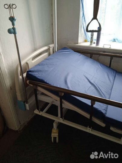 Медицинская кровать для лежачих больных