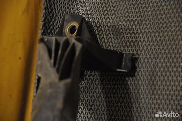 Усилитель бампера (передний) opel Corsa D