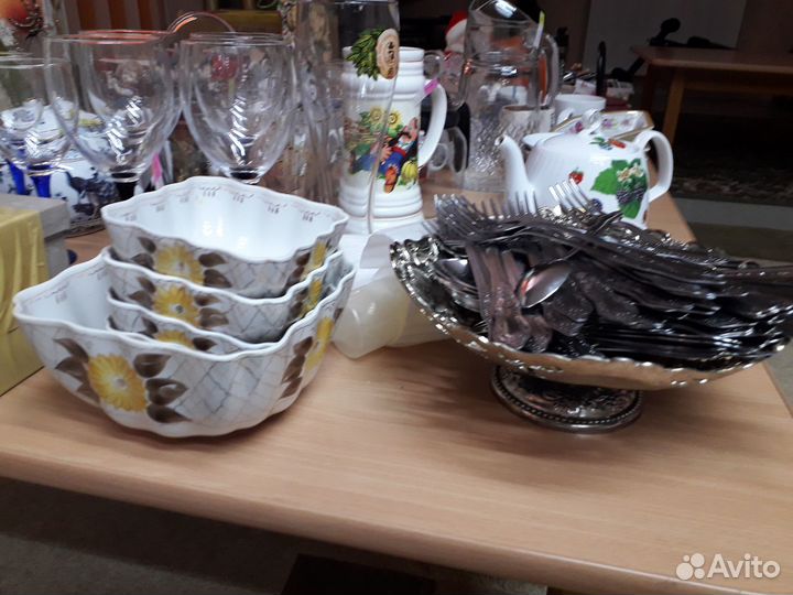 Посуда. Много. В отличном состоянии