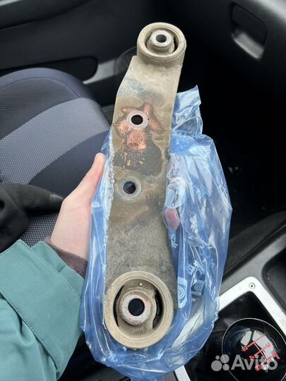 Задняя опора редуктора Subaru impreza GG