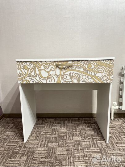 Стол туалетный