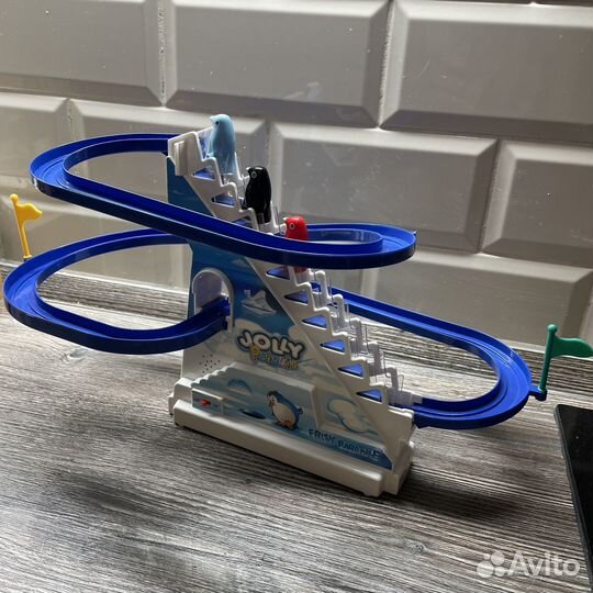 Игрушка Пингвины с горкой