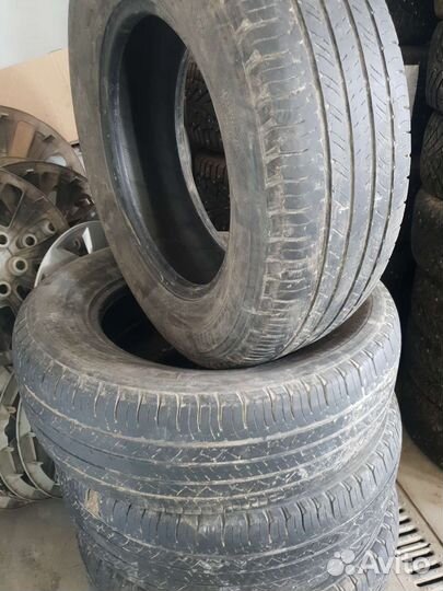 Michelin Latitude Tour HP 215/70 R16