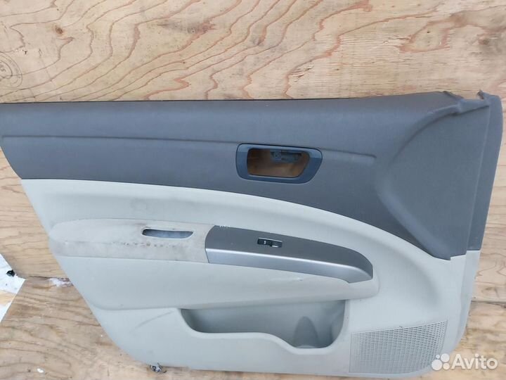 Обшивка двери передней левой Toyota Prius 2 NHW20