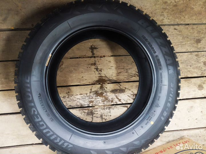 Bridgestone Blizzak Spike-01 195/60 R15 88