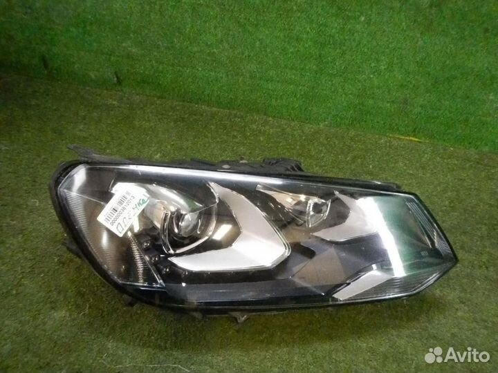 Фара правая Volkswagen Touareg