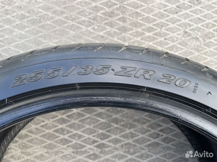 Pirelli P Zero 255/35 R20