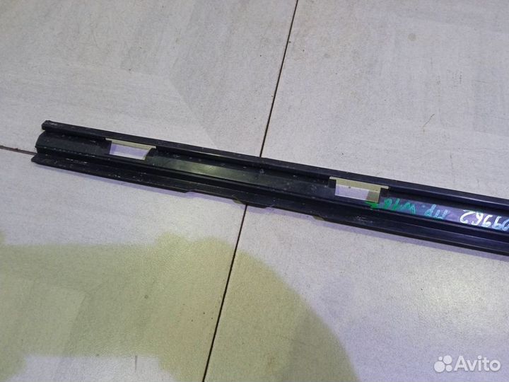 Кронштейн накладки порога