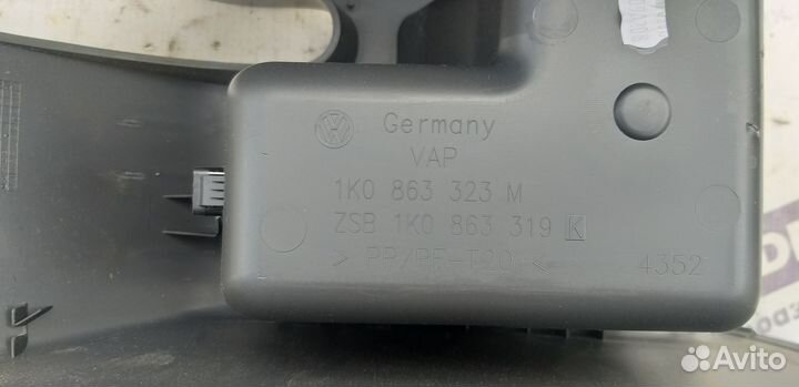 Консоль центральна Volkswagen Golf 5