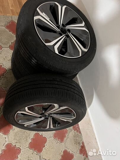 Goodyear EfficientGrip SUV 235/50 R19