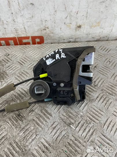 Замок двери задний правый Тойота Камри XV40