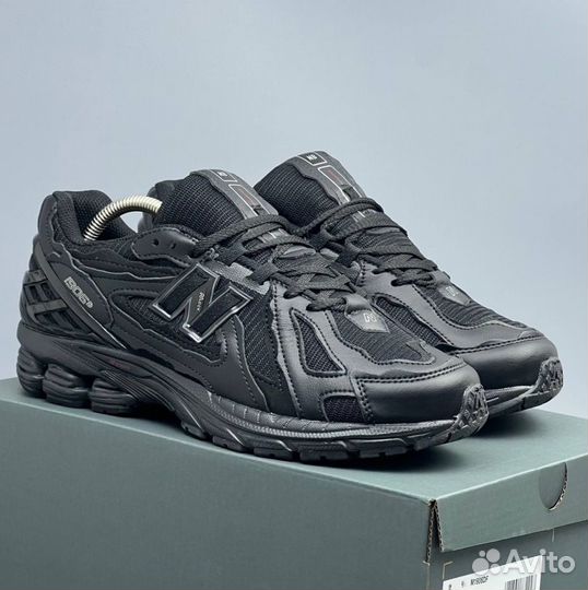 Черные New Balance 1906