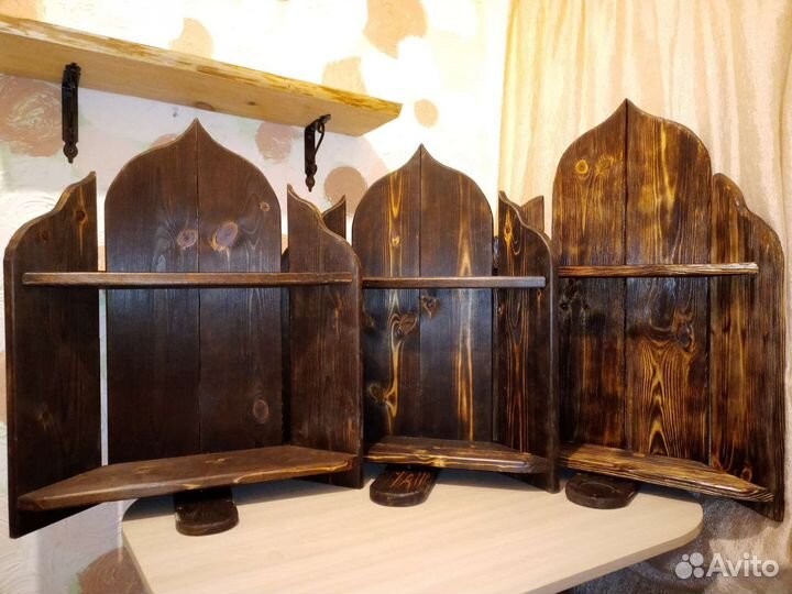 Угловая полка для икон